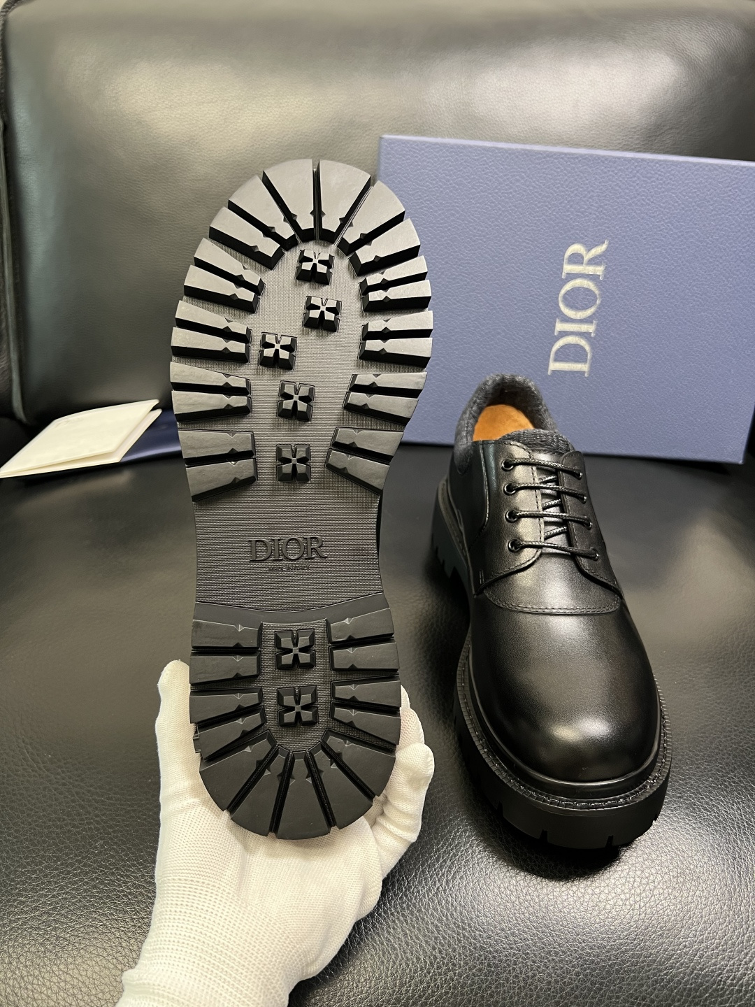 Dior 顶级工艺品 迪奥 专柜同步 原厂配置，意大利进口原版牛皮面料，透气舒适进口水染牛里垫，鞋底：原