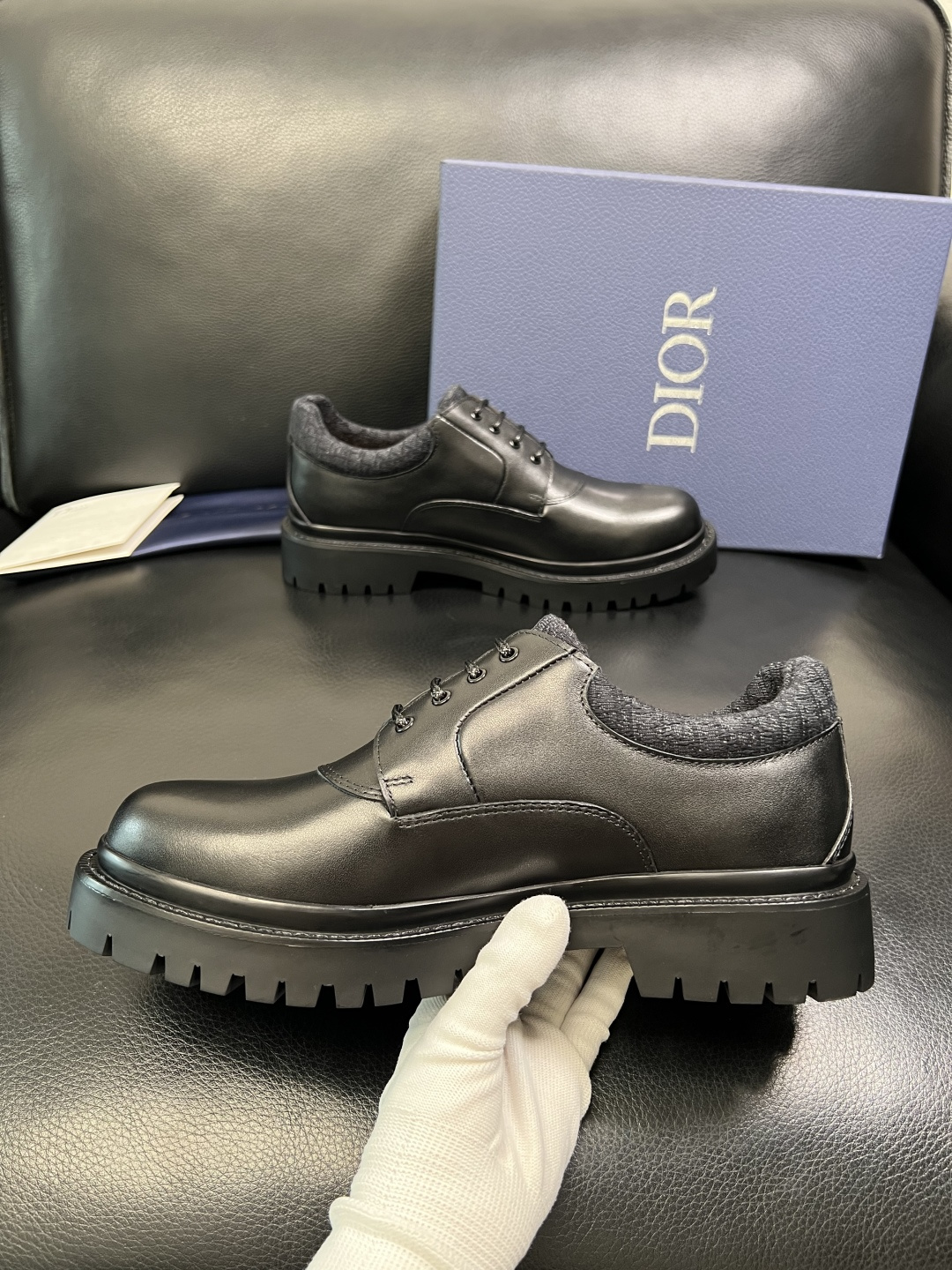 Dior 顶级工艺品 迪奥 专柜同步 原厂配置，意大利进口原版牛皮面料，透气舒适进口水染牛里垫，鞋底：原