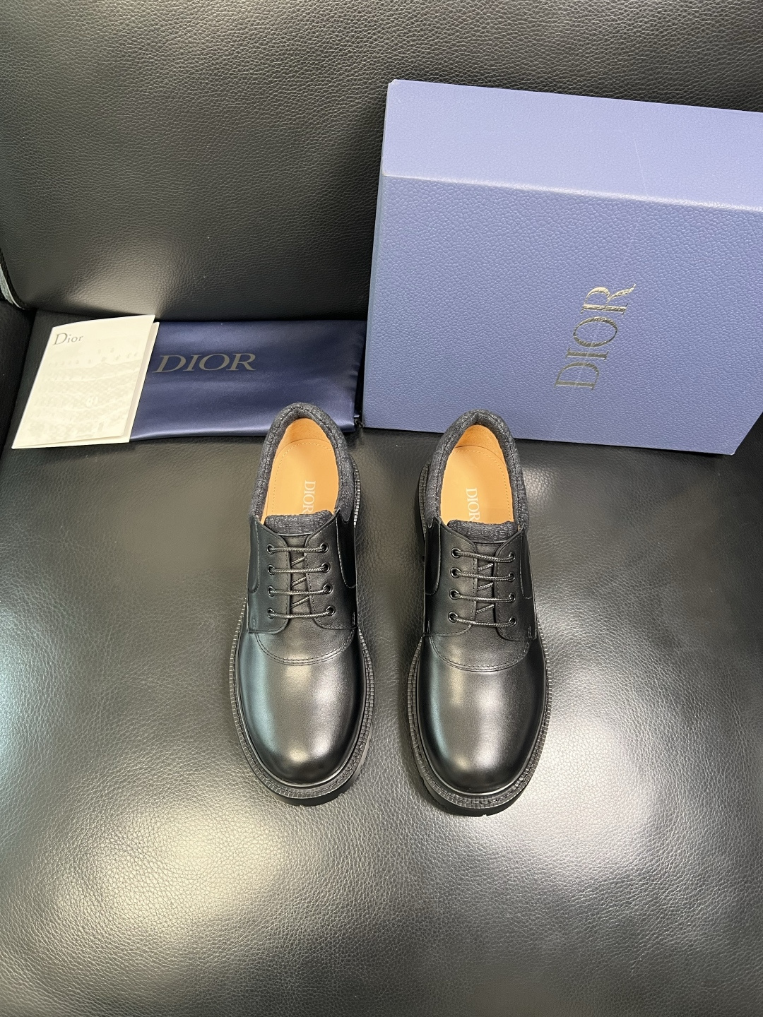 Dior 顶级工艺品 迪奥 专柜同步 原厂配置，意大利进口原版牛皮面料，透气舒适进口水染牛里垫，鞋底：原