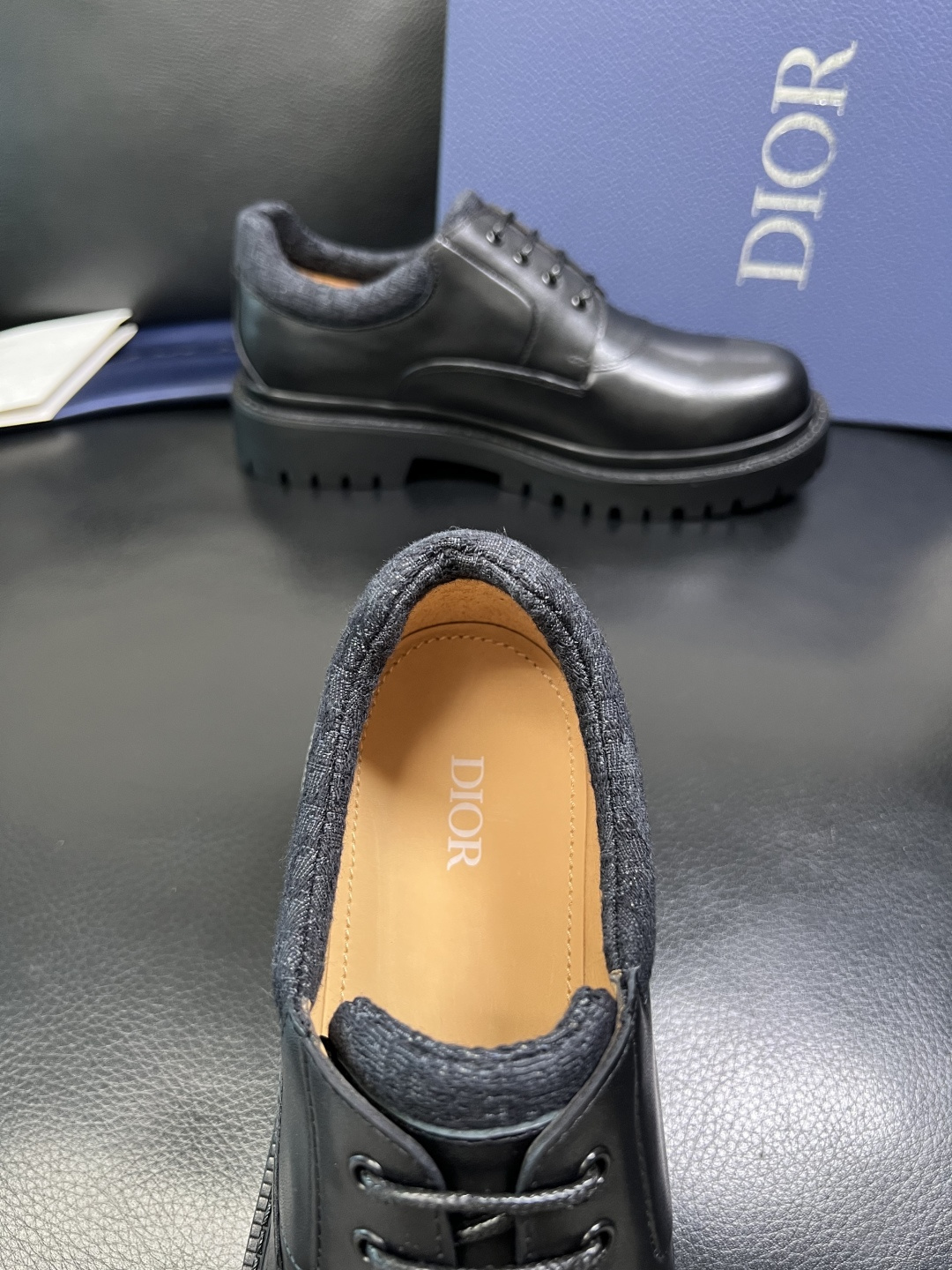 Dior 顶级工艺品 迪奥 专柜同步 原厂配置，意大利进口原版牛皮面料，透气舒适进口水染牛里垫，鞋底：原