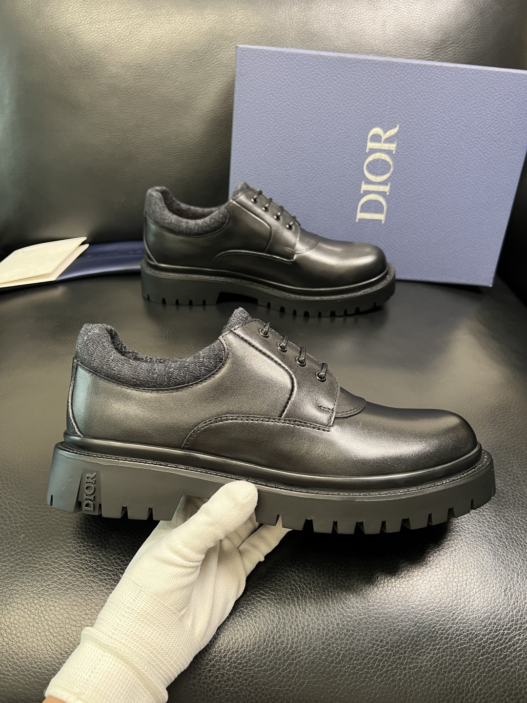 Dior 顶级工艺品 迪奥 专柜同步 原厂配置，意大利进口原版牛皮面料，透气舒适进口水染牛里垫，鞋底：原