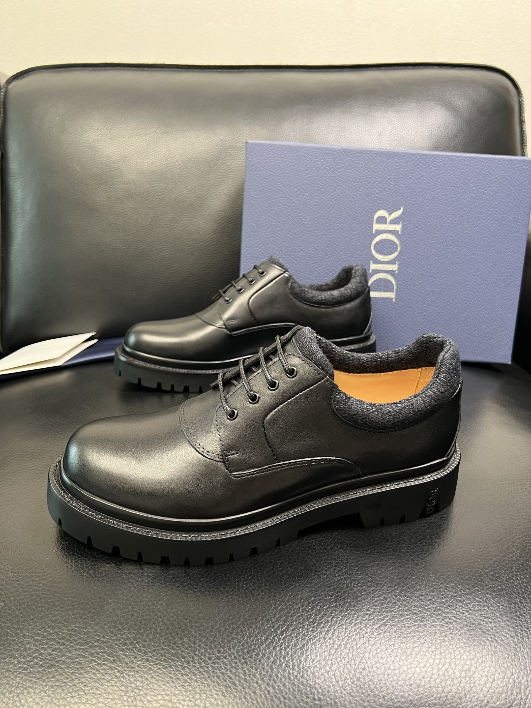 Dior 顶级工艺品 迪奥 专柜同步 原厂配置，意大利进口原版牛皮面料，透气舒适进口水染牛里垫，鞋底：原