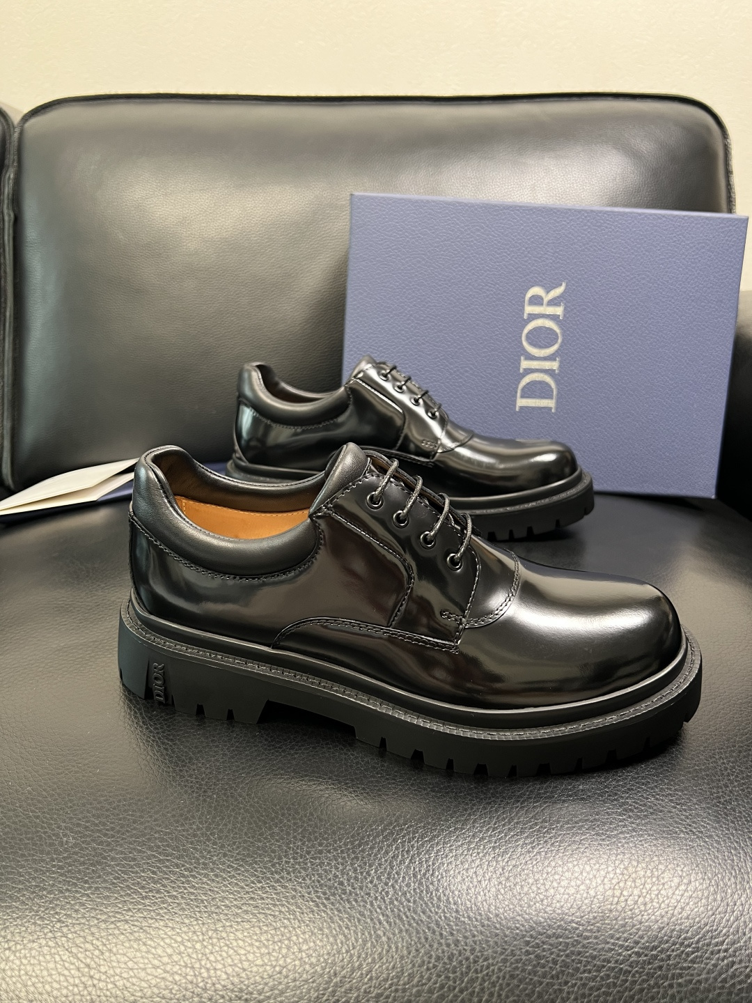 Dior 顶级工艺品 迪奥 专柜同步 原厂配置，意大利进口原版牛皮面料，透气舒适进口水染牛里垫，鞋底：原