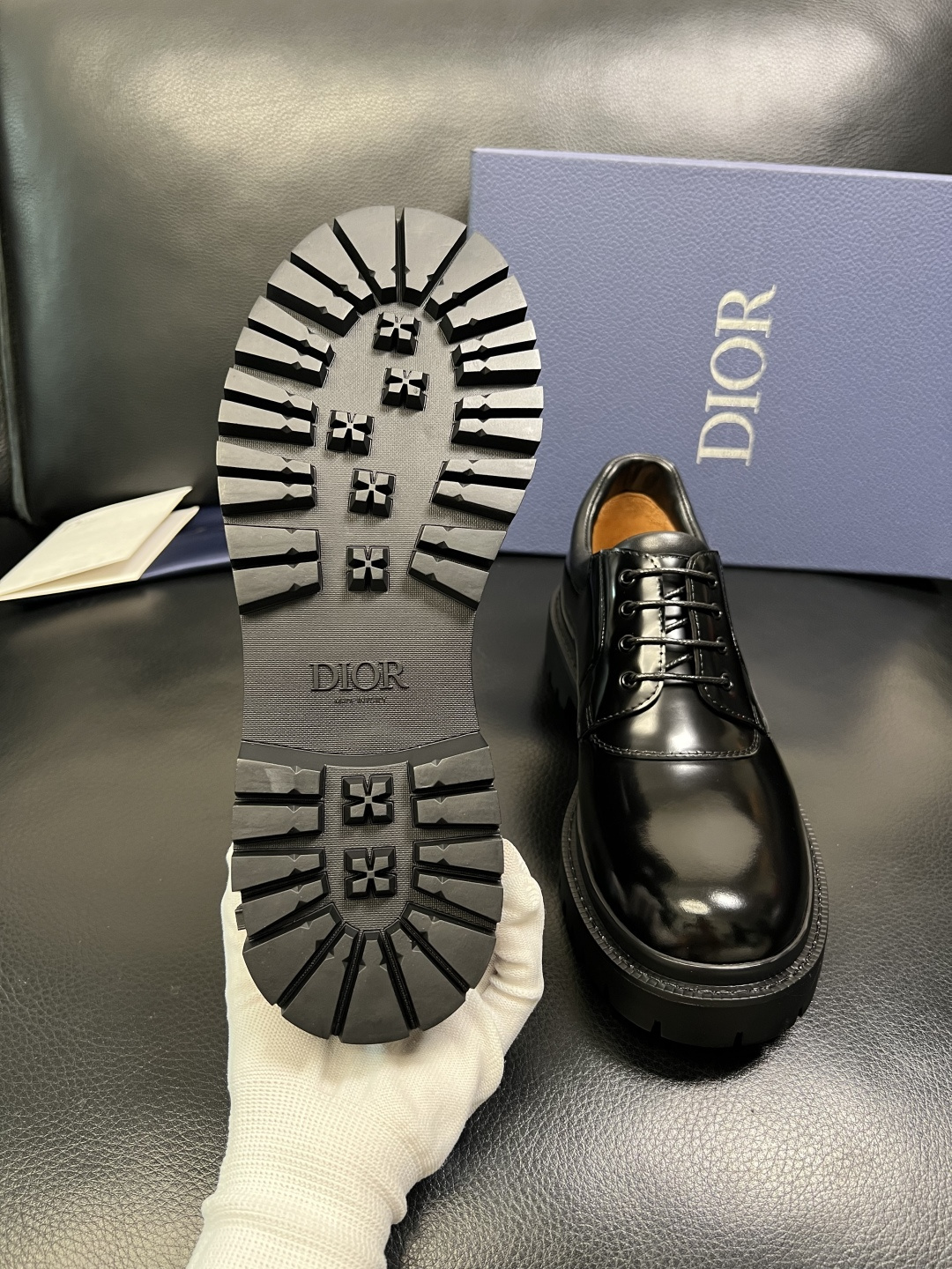 Dior 顶级工艺品 迪奥 专柜同步 原厂配置，意大利进口原版牛皮面料，透气舒适进口水染牛里垫，鞋底：原