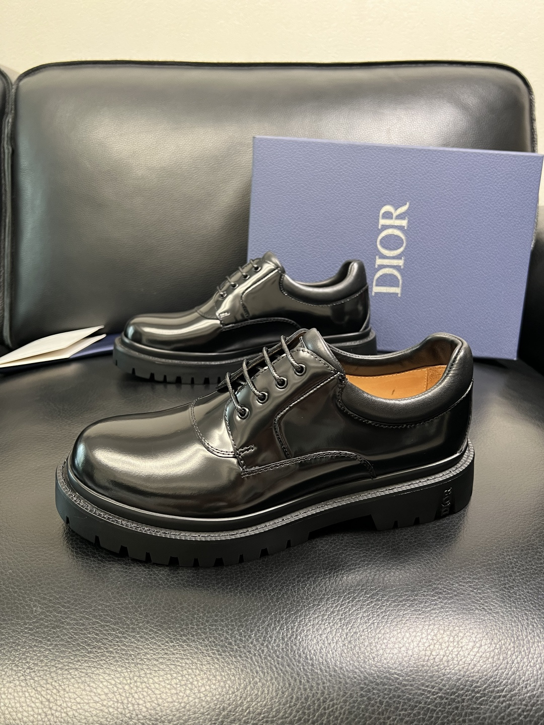 Dior 顶级工艺品 迪奥 专柜同步 原厂配置，意大利进口原版牛皮面料，透气舒适进口水染牛里垫，鞋底：原