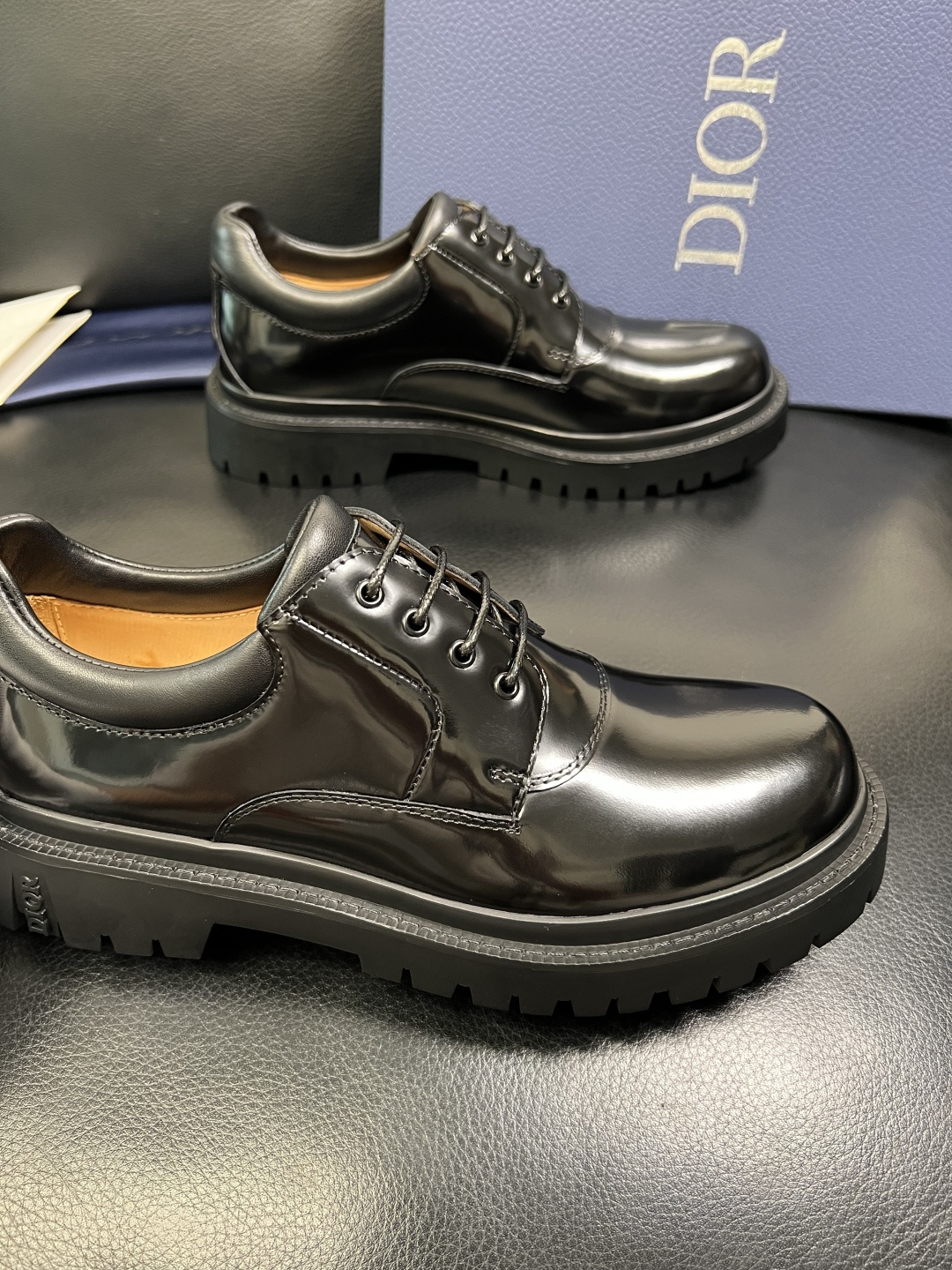 Dior 顶级工艺品 迪奥 专柜同步 原厂配置，意大利进口原版牛皮面料，透气舒适进口水染牛里垫，鞋底：原