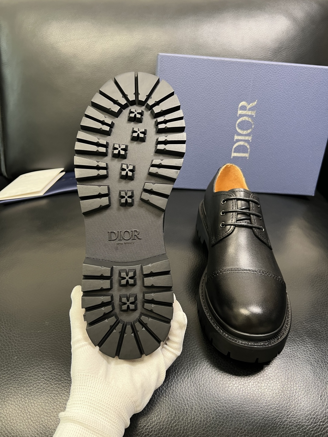 Dior 顶级工艺品 迪奥 专柜同步 原厂配置，意大利进口原版牛皮面料，透气舒适进口水染牛里垫，鞋底：原