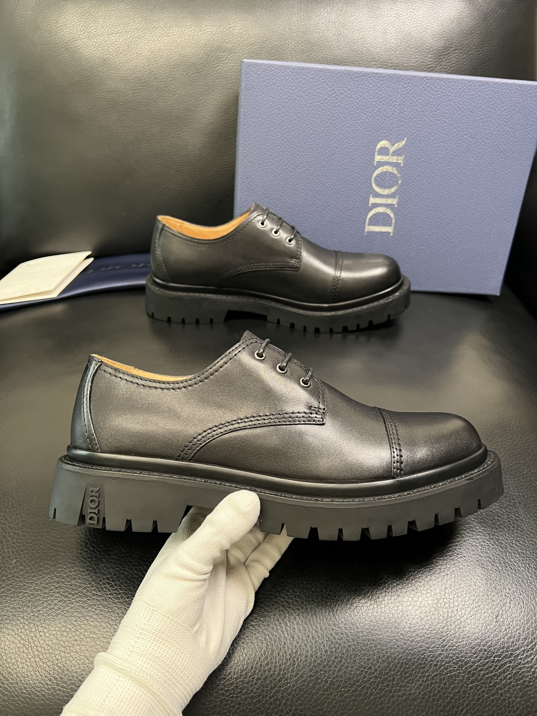 Dior 顶级工艺品 迪奥 专柜同步 原厂配置，意大利进口原版牛皮面料，透气舒适进口水染牛里垫，鞋底：原