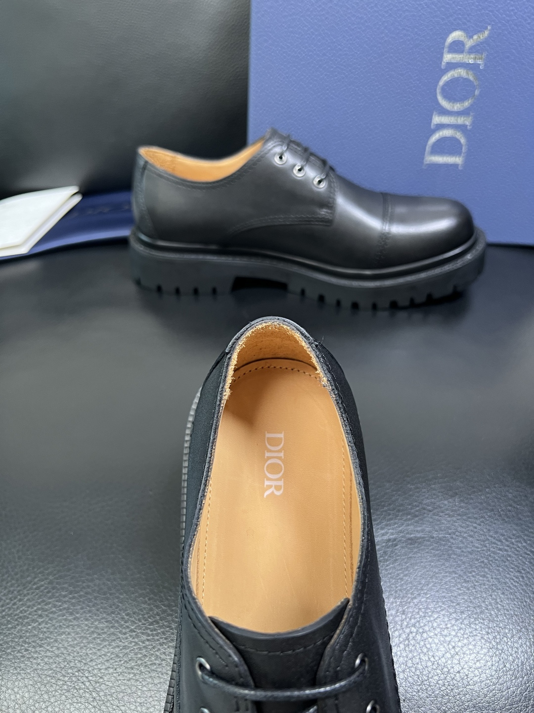 Dior 顶级工艺品 迪奥 专柜同步 原厂配置，意大利进口原版牛皮面料，透气舒适进口水染牛里垫，鞋底：原