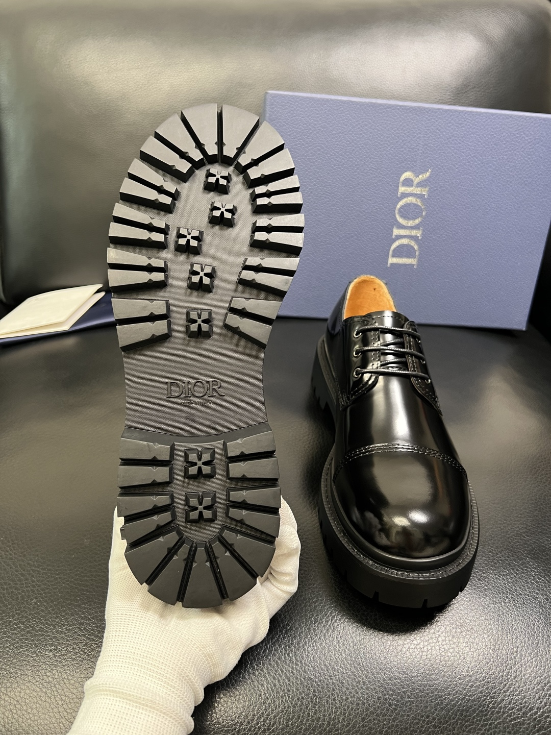 Dior 顶级工艺品 迪奥 专柜同步 原厂配置，意大利进口原版牛皮面料，透气舒适进口水染牛里垫，鞋底：原