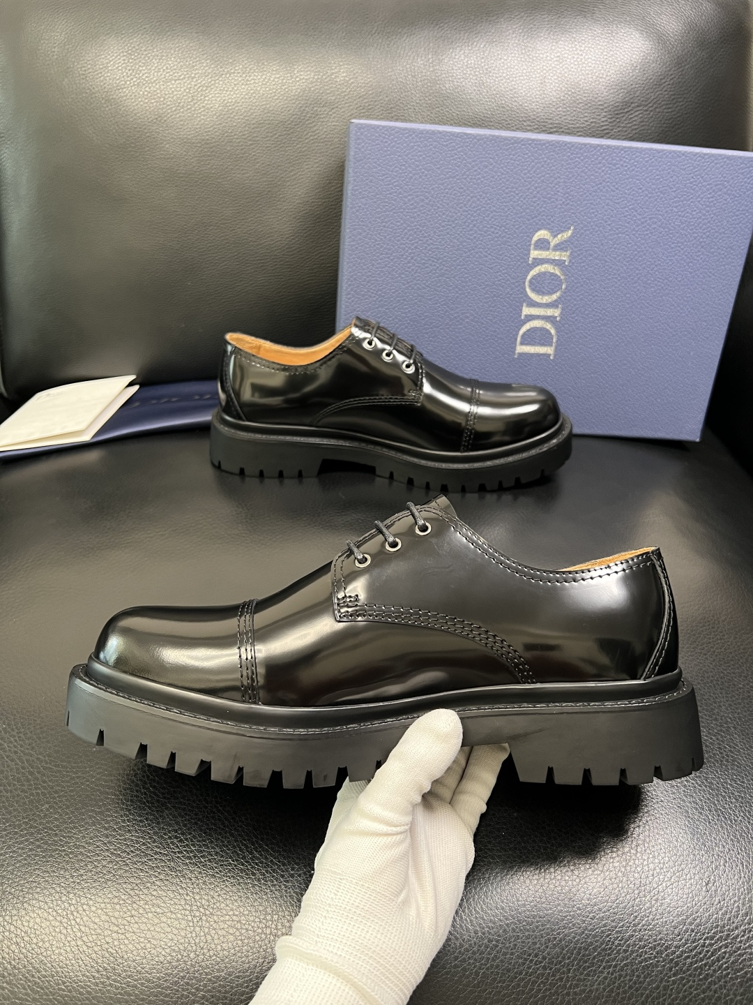 Dior 顶级工艺品 迪奥 专柜同步 原厂配置，意大利进口原版牛皮面料，透气舒适进口水染牛里垫，鞋底：原