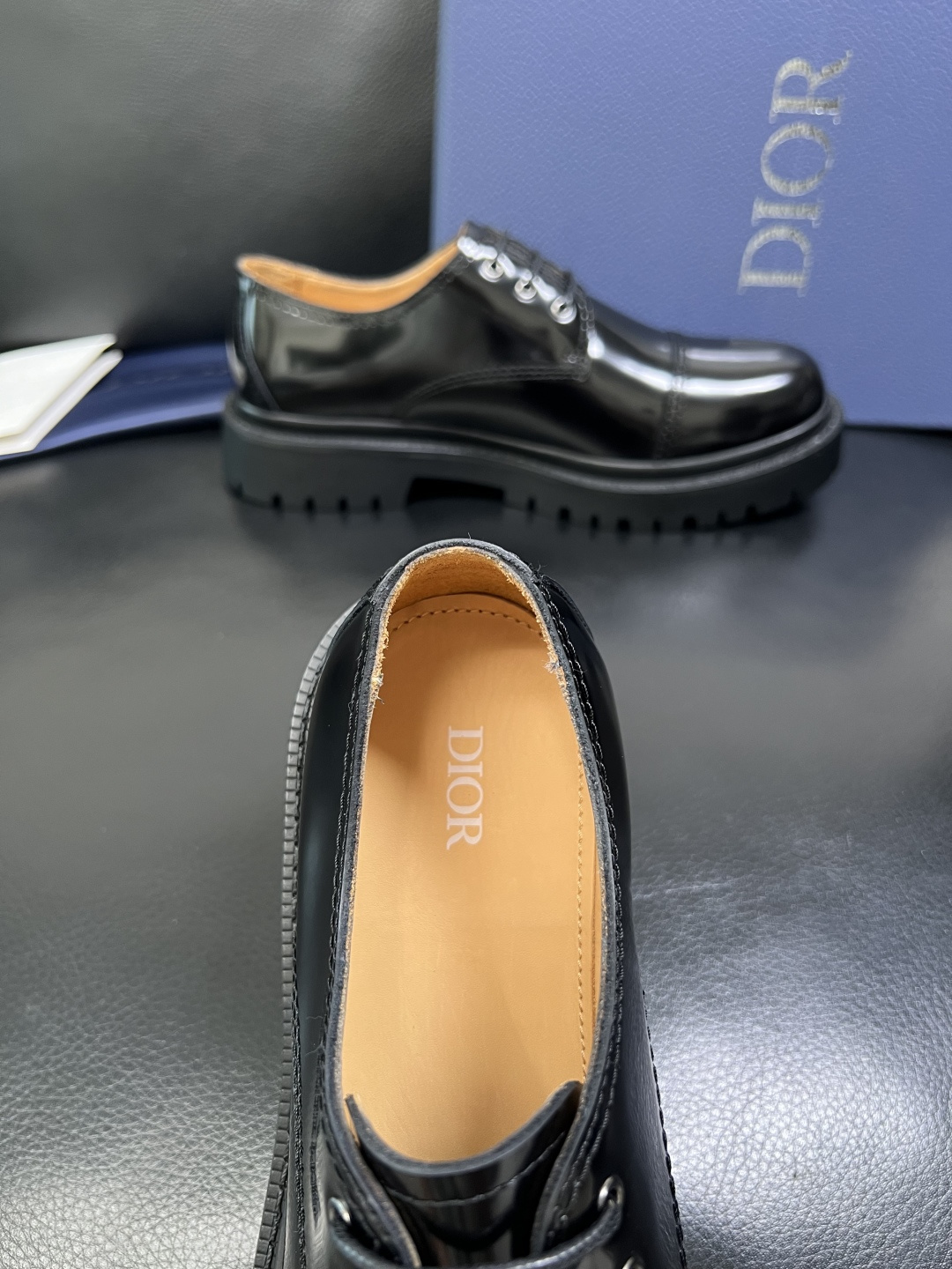 Dior 顶级工艺品 迪奥 专柜同步 原厂配置，意大利进口原版牛皮面料，透气舒适进口水染牛里垫，鞋底：原