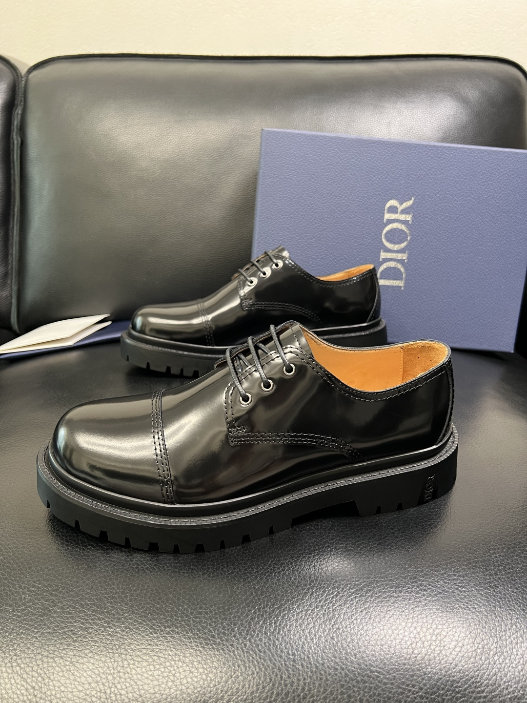 Dior 顶级工艺品 迪奥 专柜同步 原厂配置，意大利进口原版牛皮面料，透气舒适进口水染牛里垫，鞋底：原