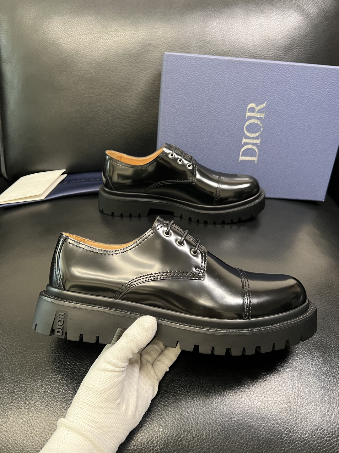 Dior 顶级工艺品 迪奥 专柜同步 原厂配置，意大利进口原版牛皮面料，透气舒适进口水染牛里垫，鞋底：原