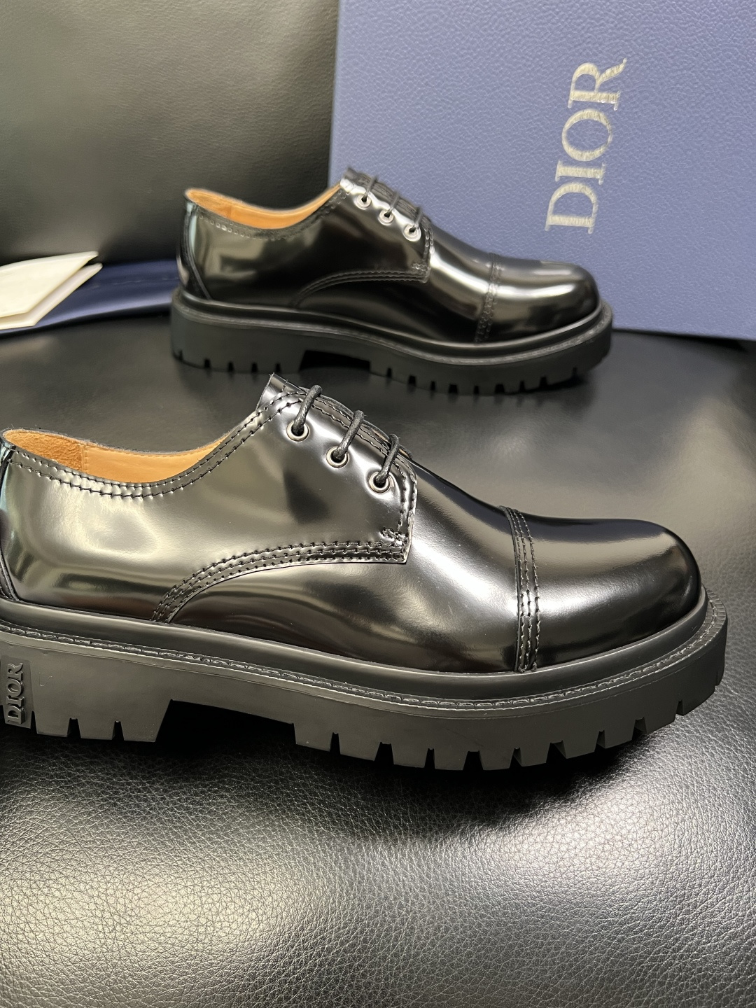 Dior 顶级工艺品 迪奥 专柜同步 原厂配置，意大利进口原版牛皮面料，透气舒适进口水染牛里垫，鞋底：原