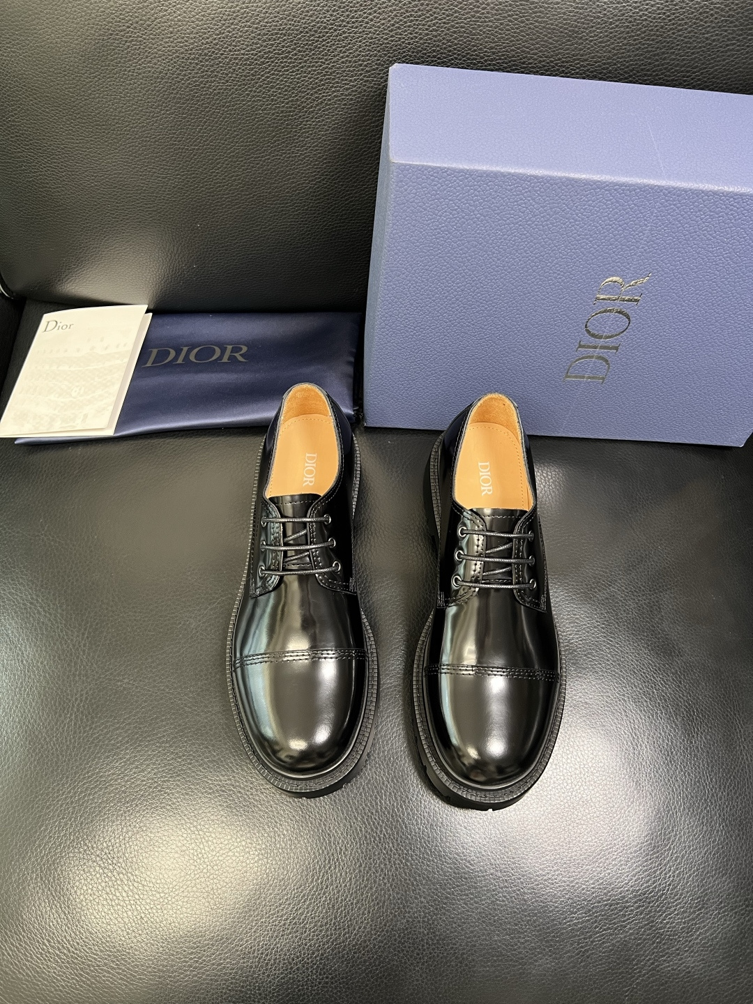 Dior 顶级工艺品 迪奥 专柜同步 原厂配置，意大利进口原版牛皮面料，透气舒适进口水染牛里垫，鞋底：原