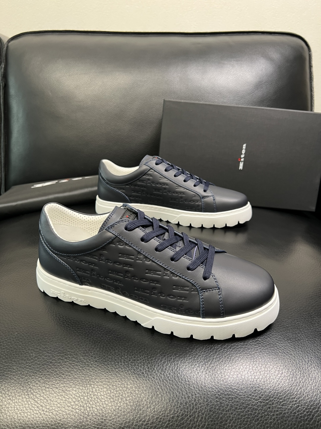 NO:711739,Just change the code without returning it. Kiton is a high-quality top handicraft. New products are synchronized at the counter. The upper is imported cowhide fabric from Italy, and the imported water-dyed cowhide lining is made by the original factory. The original sole is specially provided by the original factory. The exclusive movable molded sole is super comfortable. The original factory follows the order, high quality, welcome to compare, code number 39-44 (customized 38 45 46 47),,cowhide19860909只换码不退 kiton 高品质顶级工艺品 专柜新品同步,鞋面意大利进口牛皮面料,进口水染牛皮内里垫,鞋底原厂特供原版底,独家活动成型底超级舒适,原厂跟单货, 高品质,欢迎对比,码数 39-44 (订做38 45 46 47),,cowhide,Men's shoes