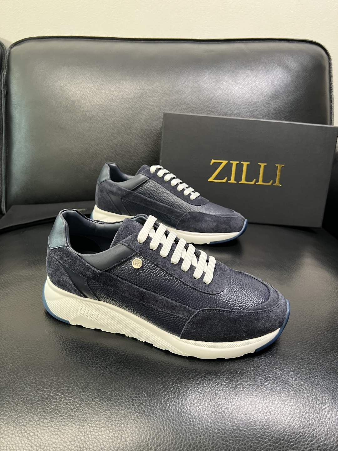 NO:711745,ZILLI only exchanges codes and does not return them. High quality top handicrafts. The counters are selling simultaneously with the original configuration. Original cowhide fabric imported from Italy, imported water-dyed cowhide lining. The soles are specially provided by the original factory and are super comfortable. The original factory and single goods are of high quality. Welcome to compare and synchronize with the counters. The code number is 39-44,,cowhide19860909只换码不退ZILLI 高品质 顶级工艺品 专柜同步发售原厂配置,意大利进口原版牛皮面料,进口水染牛里 ,鞋底原厂特供原版底超级舒适,原厂跟单货 高品质,欢迎对比专柜同步,码数 39-44,,cowhide,Men's shoes
