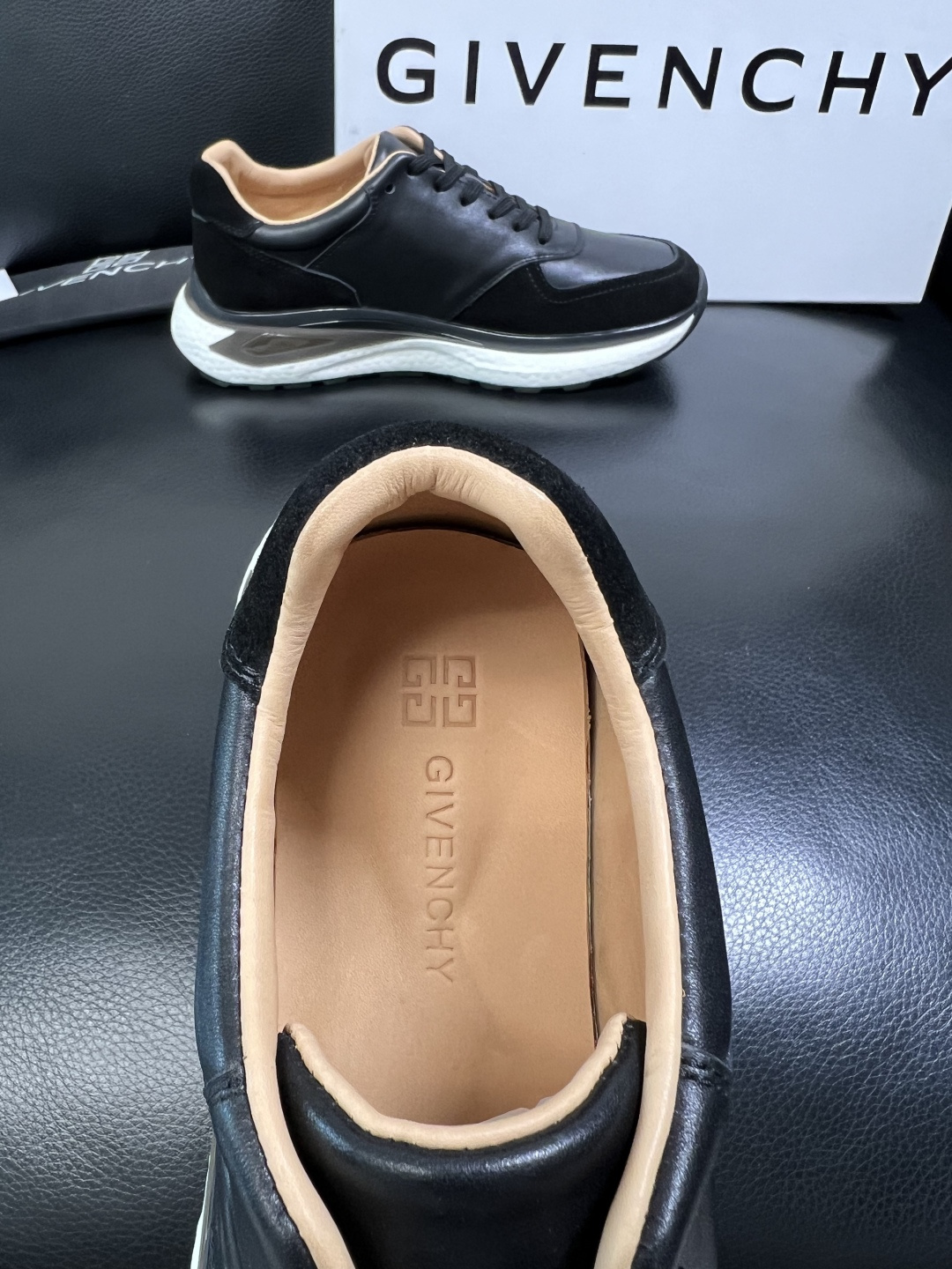 Givenchy 高品质 顶级工艺品 纪梵希 专柜同步原厂配置，意大利进口牛皮搭配面料，全鞋配件私模打造