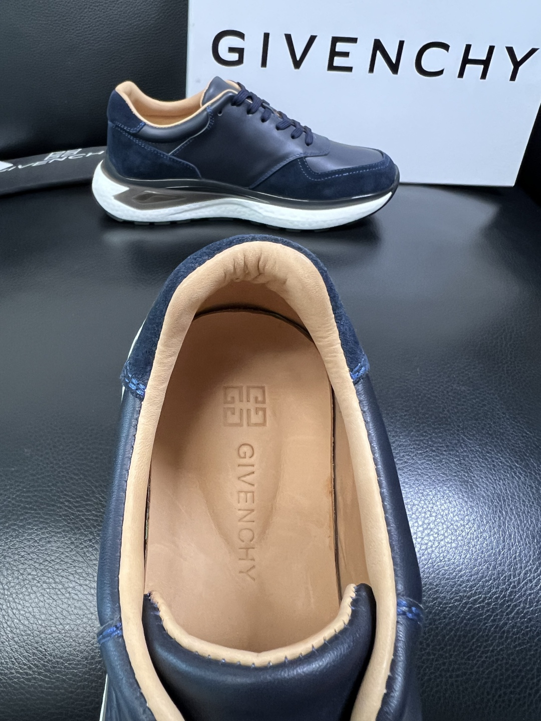 Givenchy 高品质 顶级工艺品 纪梵希 专柜同步原厂配置，意大利进口牛皮搭配面料，全鞋配件私模打造