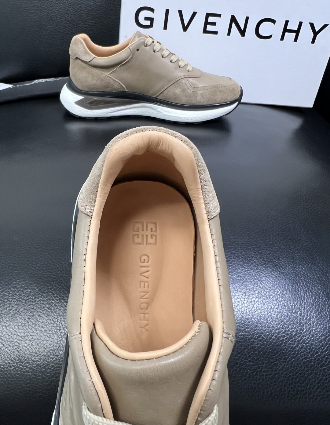 Givenchy 高品质 顶级工艺品 纪梵希 专柜同步原厂配置，意大利进口牛皮搭配面料，全鞋配件私模打造