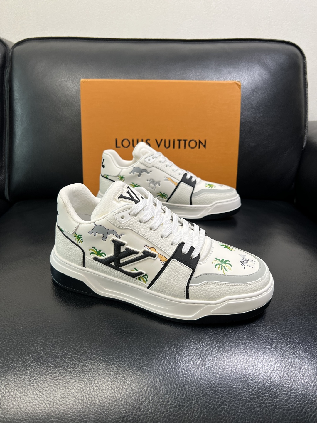 Lv 高品质 顶级工艺品 路易威登，运动板鞋专柜同步，鞋面意大利进口，高品质拼接缤纷色彩复杂工艺品，进口