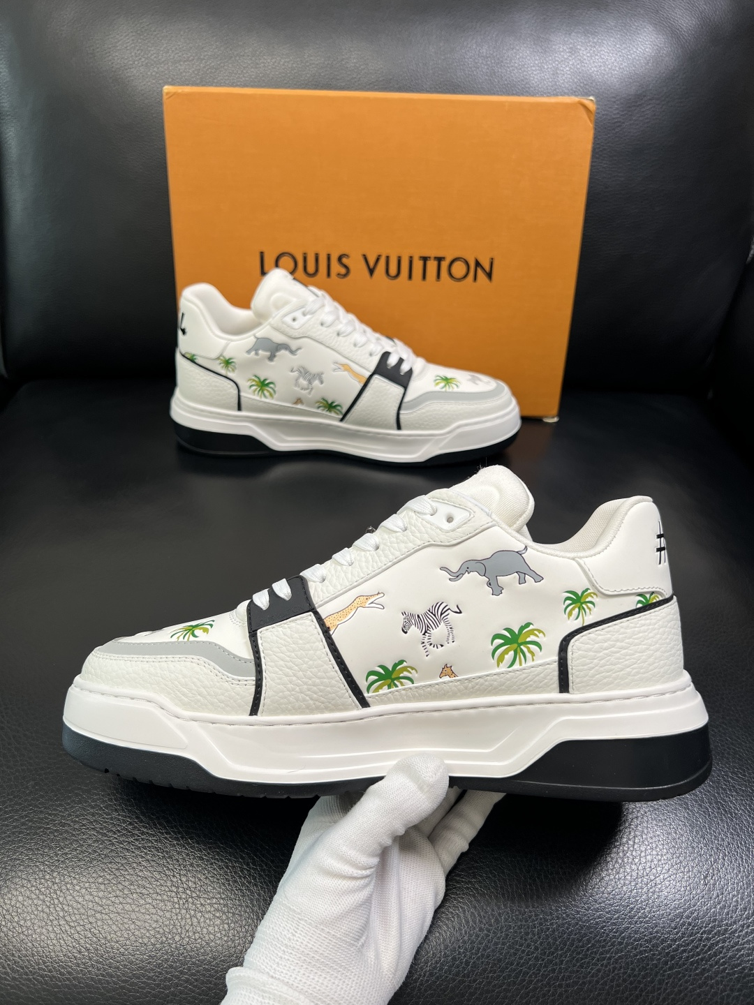 Lv 高品质 顶级工艺品 路易威登，运动板鞋专柜同步，鞋面意大利进口，高品质拼接缤纷色彩复杂工艺品，进口