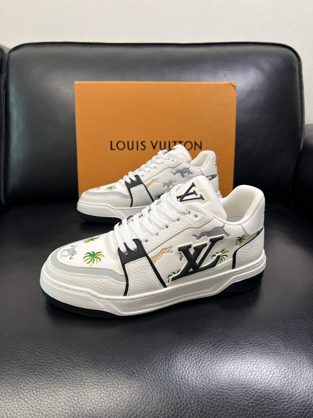 Lv 高品质 顶级工艺品 路易威登，运动板鞋专柜同步，鞋面意大利进口，高品质拼接缤纷色彩复杂工艺品，进口