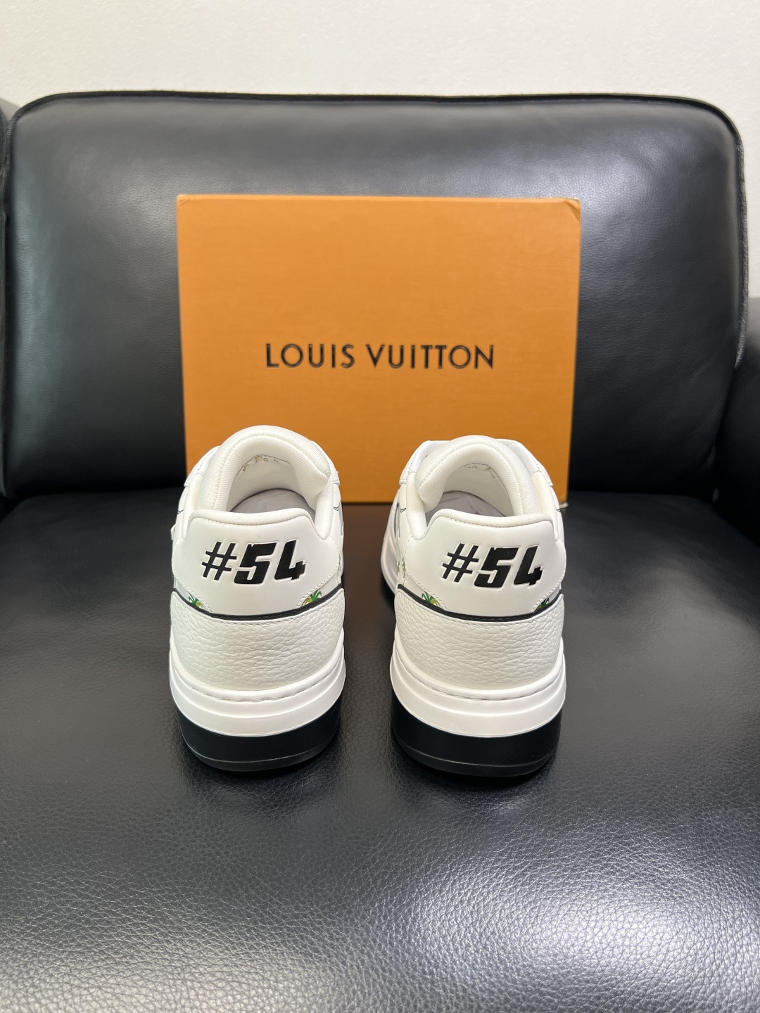 Lv 高品质 顶级工艺品 路易威登，运动板鞋专柜同步，鞋面意大利进口，高品质拼接缤纷色彩复杂工艺品，进口