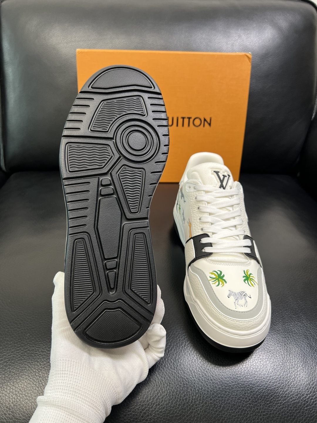 Lv 高品质 顶级工艺品 路易威登，运动板鞋专柜同步，鞋面意大利进口，高品质拼接缤纷色彩复杂工艺品，进口