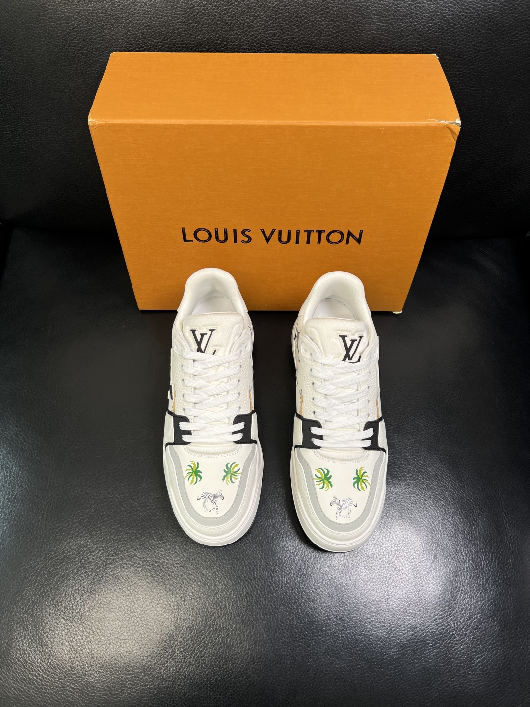 Lv 高品质 顶级工艺品 路易威登，运动板鞋专柜同步，鞋面意大利进口，高品质拼接缤纷色彩复杂工艺品，进口