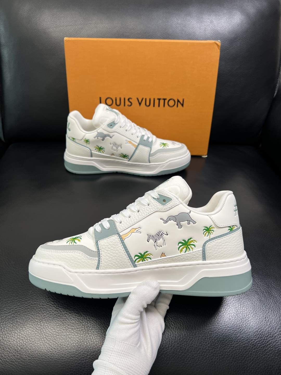 Lv 高品质 顶级工艺品 路易威登，运动板鞋专柜同步，鞋面意大利进口，高品质拼接缤纷色彩复杂工艺品，进口