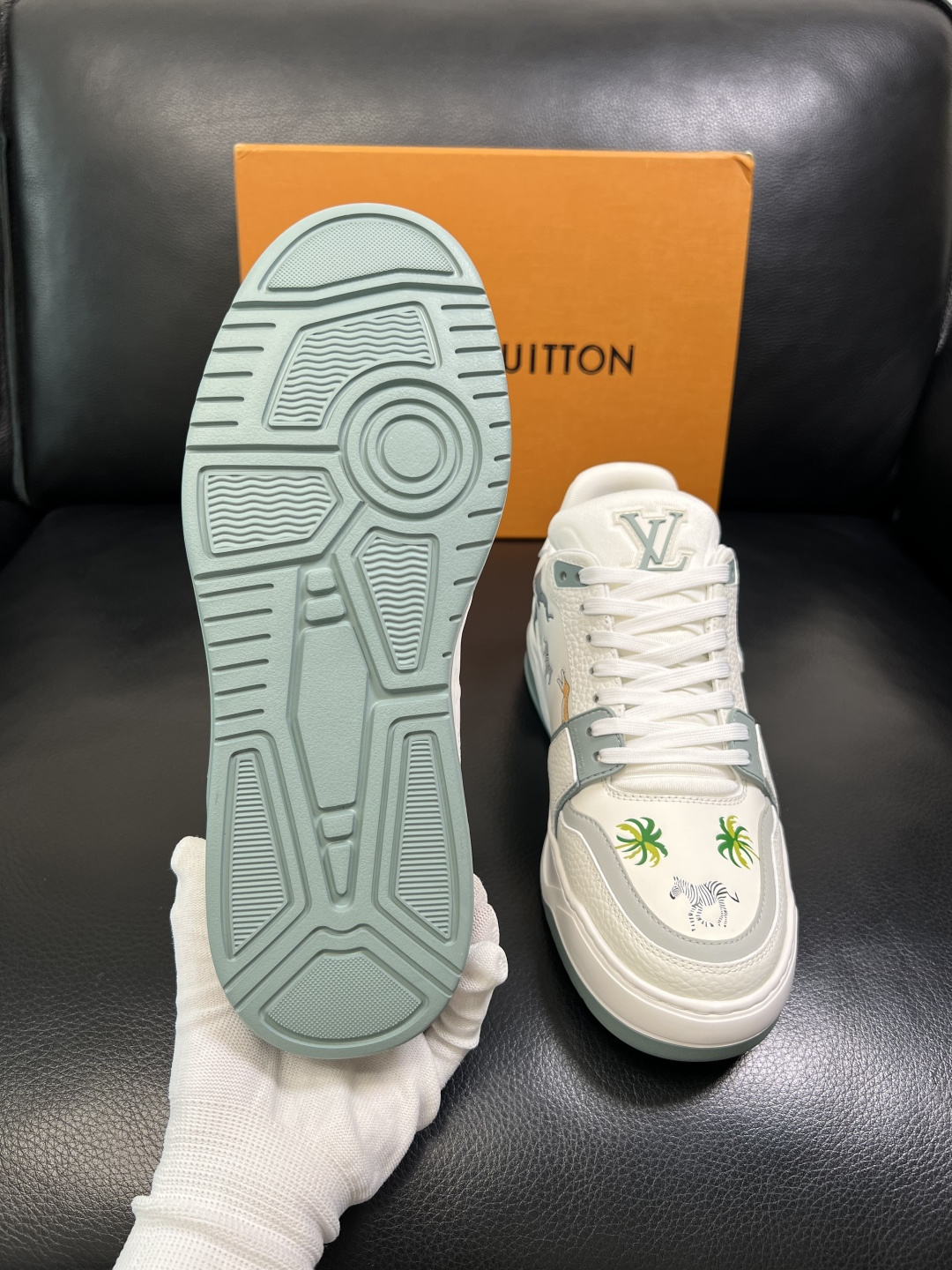 Lv 高品质 顶级工艺品 路易威登，运动板鞋专柜同步，鞋面意大利进口，高品质拼接缤纷色彩复杂工艺品，进口