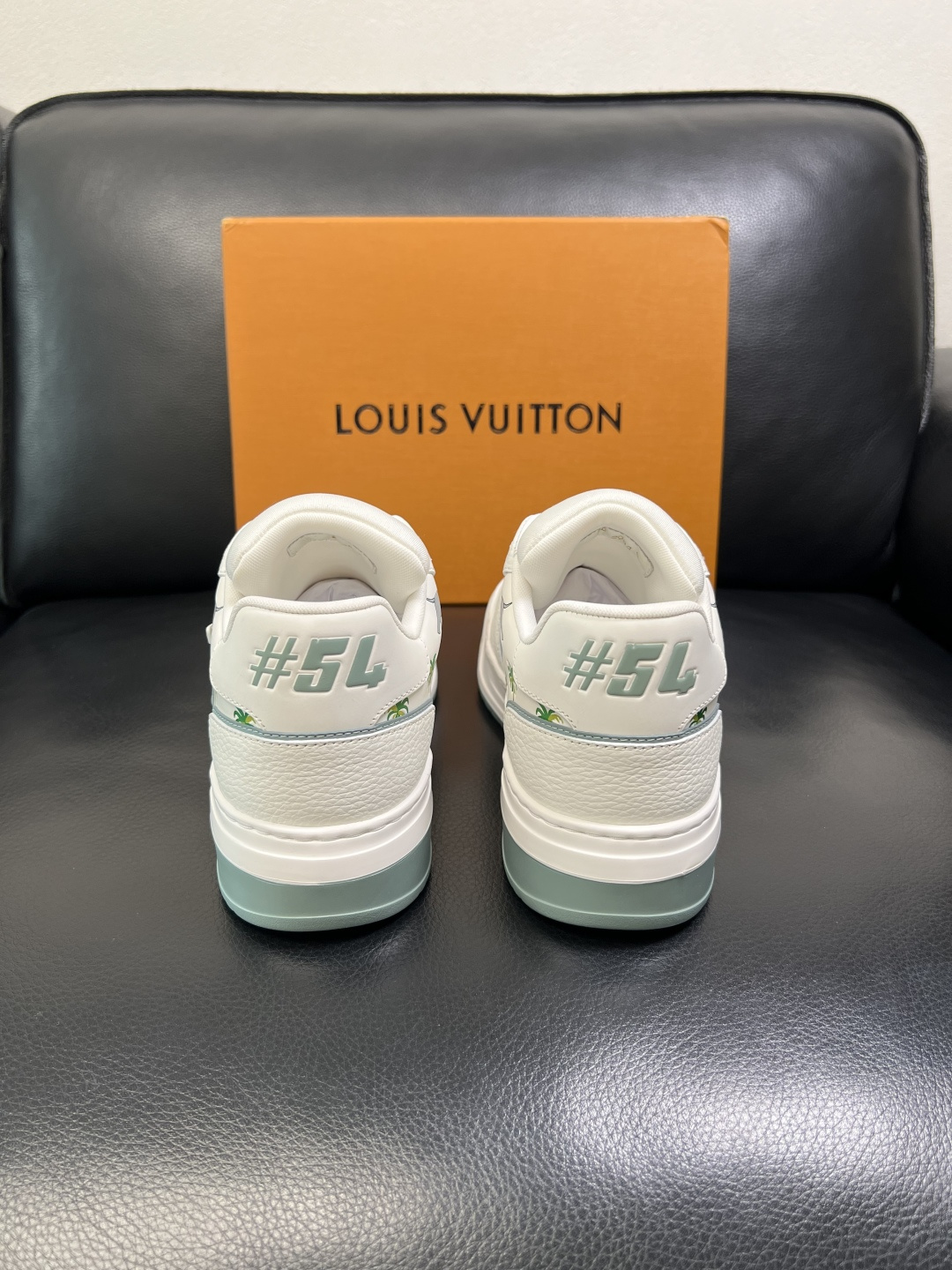 Lv 高品质 顶级工艺品 路易威登，运动板鞋专柜同步，鞋面意大利进口，高品质拼接缤纷色彩复杂工艺品，进口