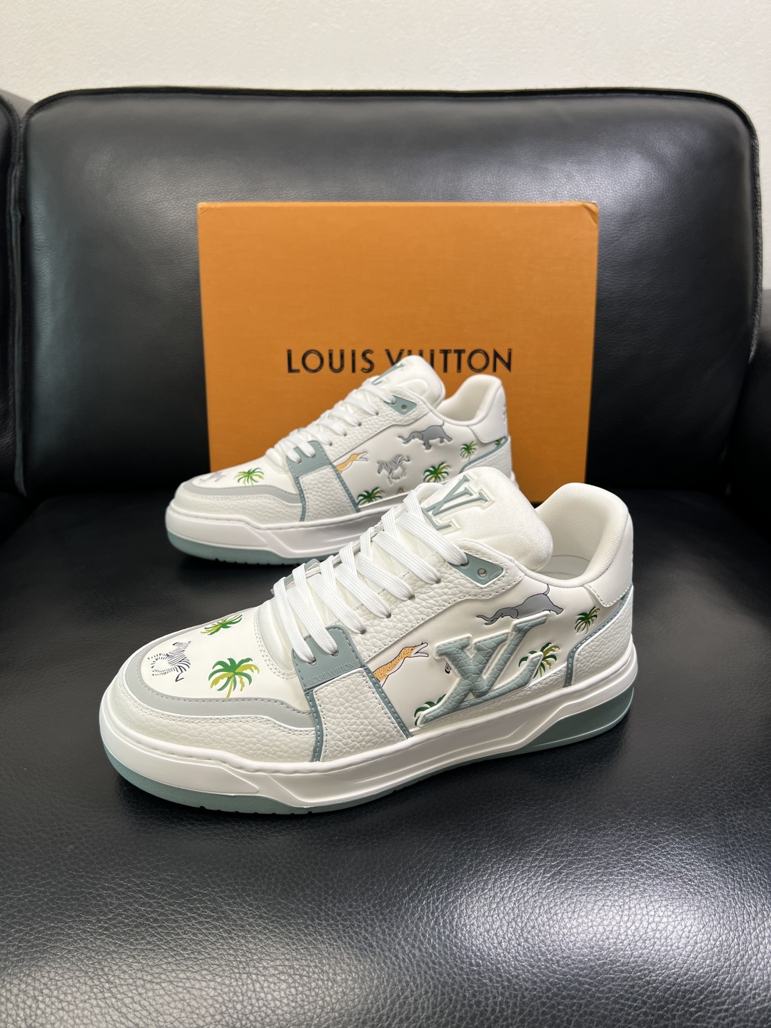 Lv 高品质 顶级工艺品 路易威登，运动板鞋专柜同步，鞋面意大利进口，高品质拼接缤纷色彩复杂工艺品，进口