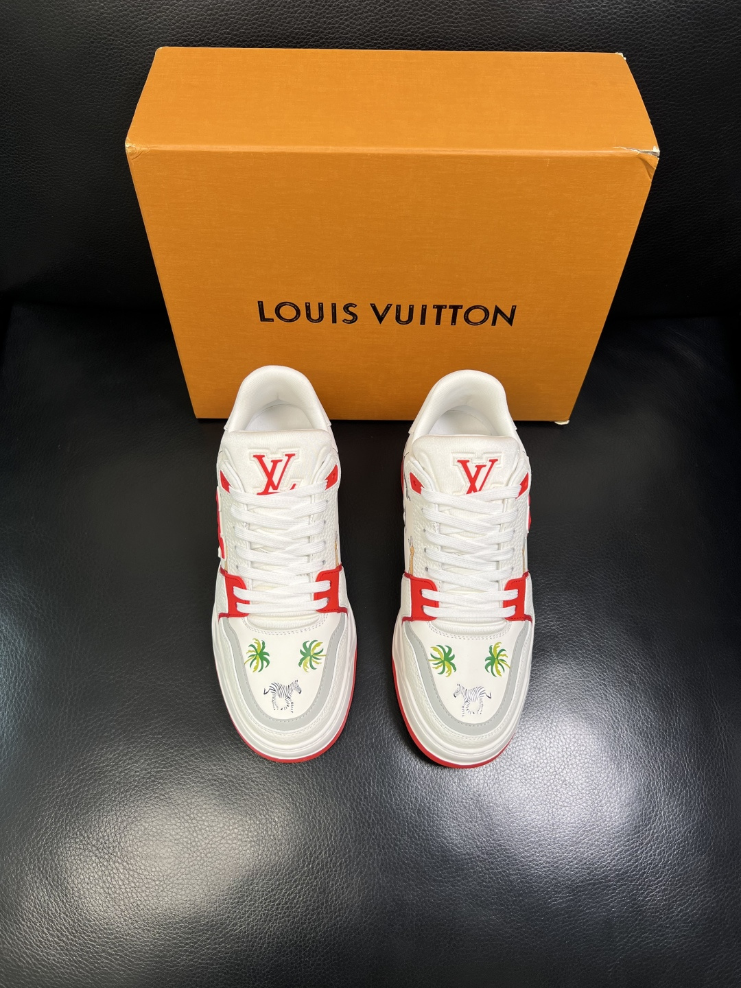 Lv 高品质 顶级工艺品 路易威登，运动板鞋专柜同步，鞋面意大利进口，高品质拼接缤纷色彩复杂工艺品，进口