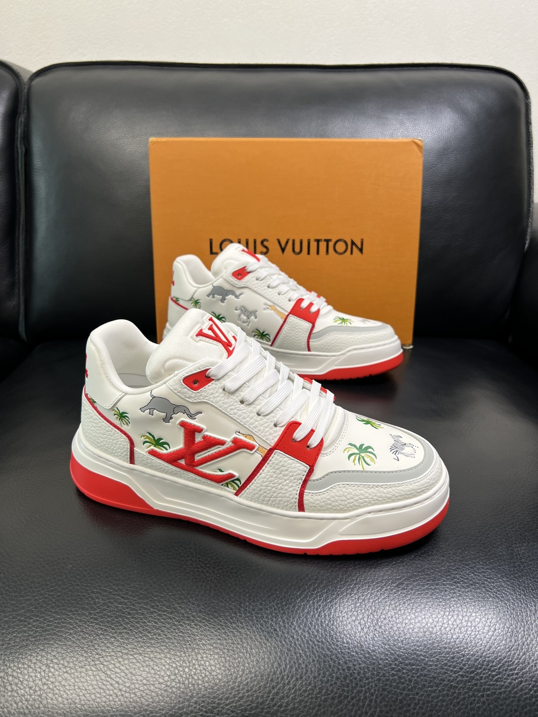 Lv 高品质 顶级工艺品 路易威登，运动板鞋专柜同步，鞋面意大利进口，高品质拼接缤纷色彩复杂工艺品，进口