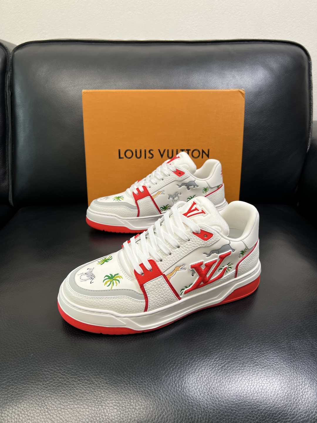 Lv 高品质 顶级工艺品 路易威登，运动板鞋专柜同步，鞋面意大利进口，高品质拼接缤纷色彩复杂工艺品，进口