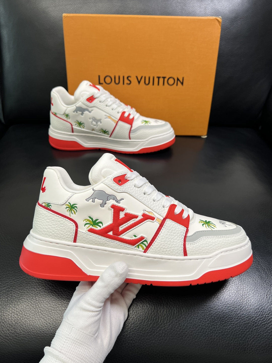 Lv 高品质 顶级工艺品 路易威登，运动板鞋专柜同步，鞋面意大利进口，高品质拼接缤纷色彩复杂工艺品，进口