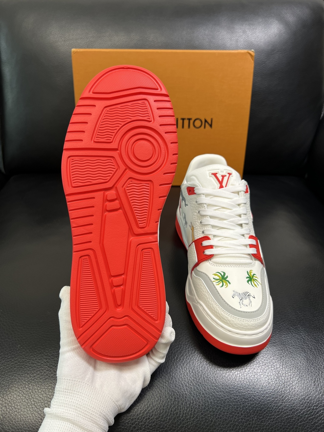 Lv 高品质 顶级工艺品 路易威登，运动板鞋专柜同步，鞋面意大利进口，高品质拼接缤纷色彩复杂工艺品，进口