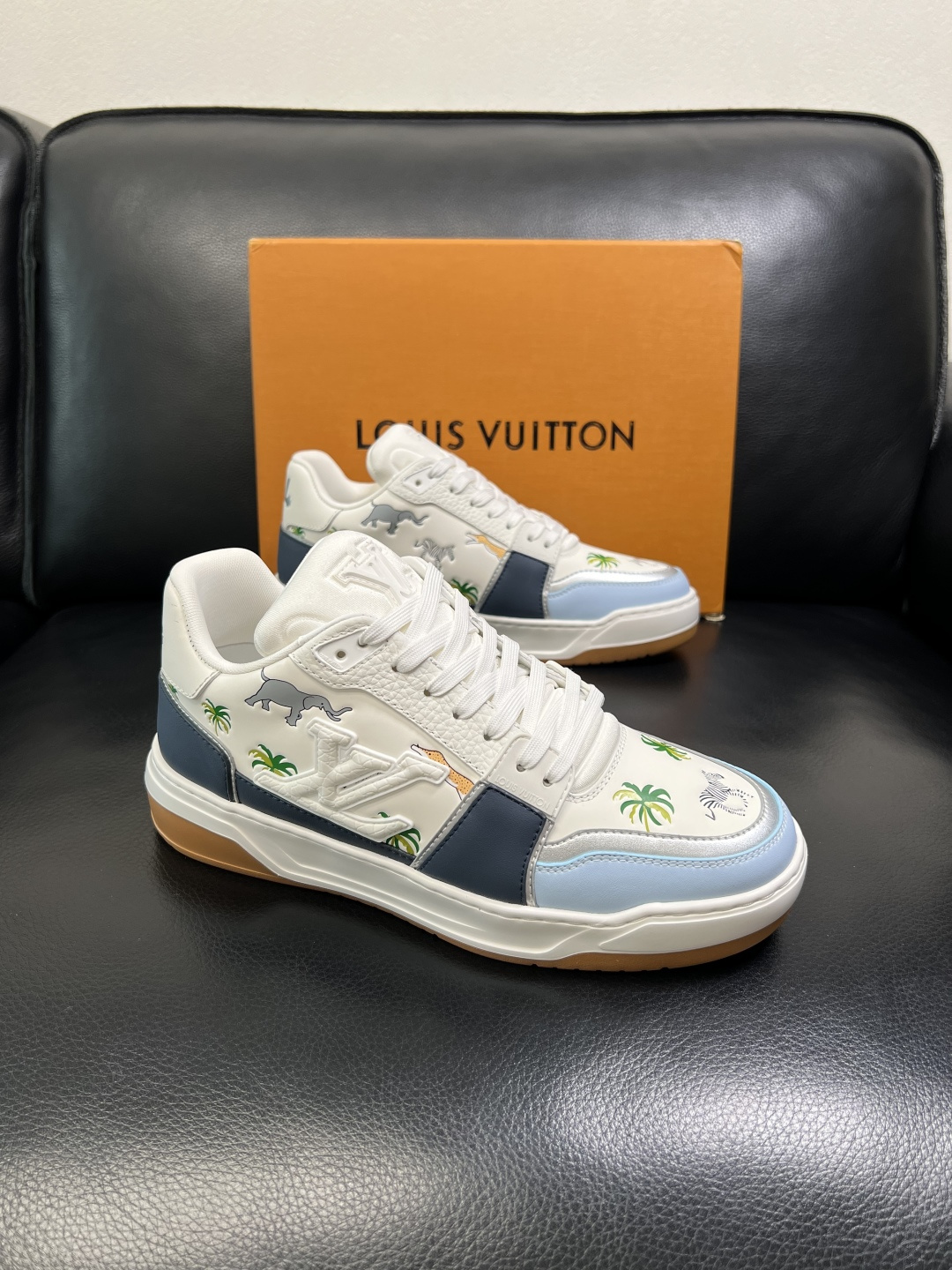 Lv 高品质 顶级工艺品 路易威登，运动板鞋专柜同步，鞋面意大利进口，高品质拼接缤纷色彩复杂工艺品，进口