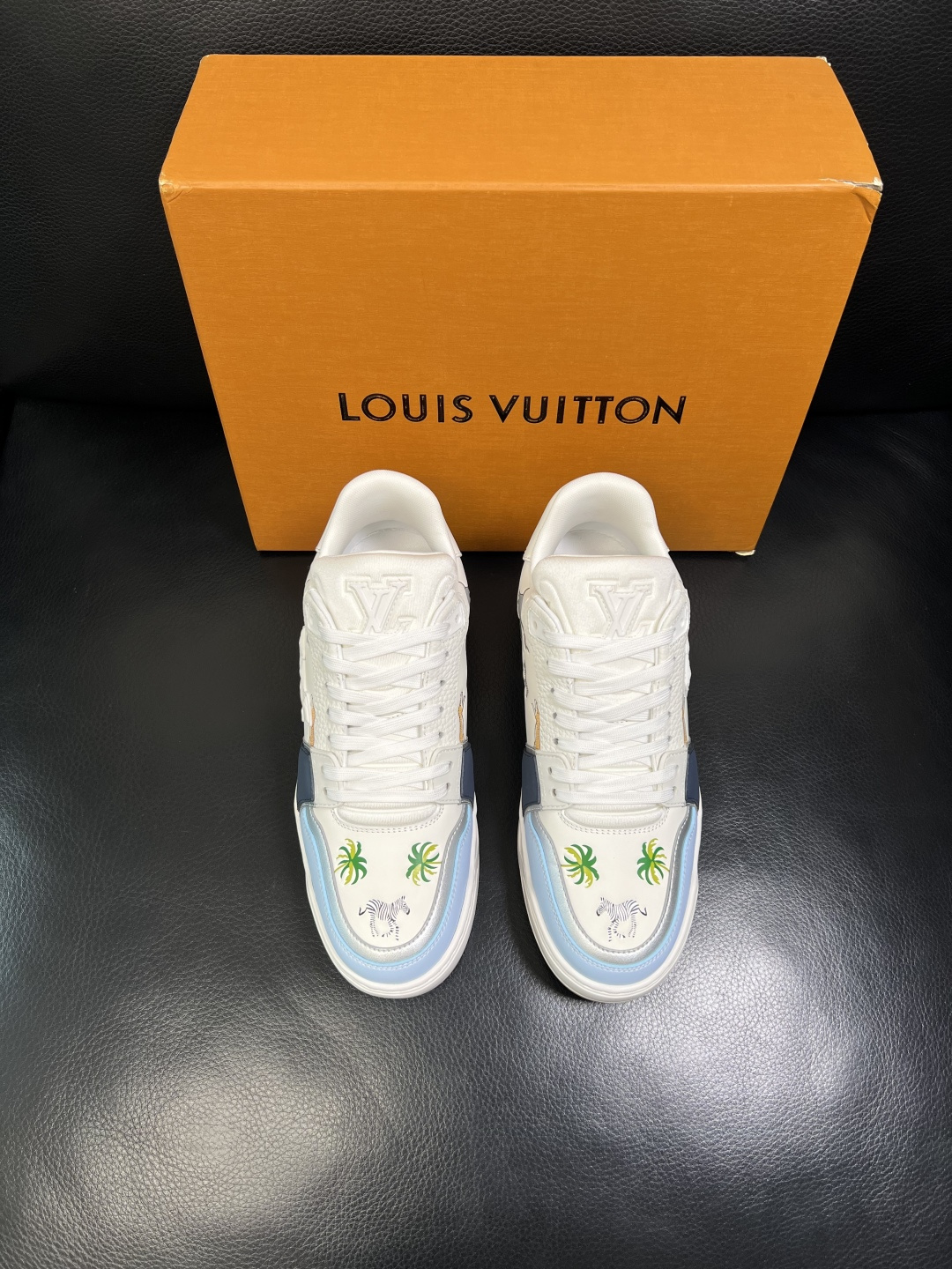 Lv 高品质 顶级工艺品 路易威登，运动板鞋专柜同步，鞋面意大利进口，高品质拼接缤纷色彩复杂工艺品，进口