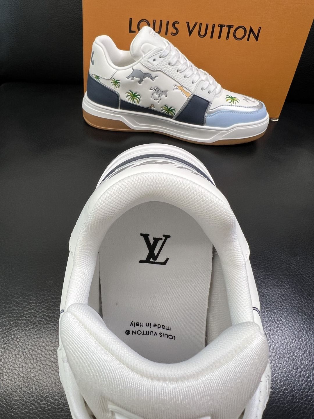 Lv 高品质 顶级工艺品 路易威登，运动板鞋专柜同步，鞋面意大利进口，高品质拼接缤纷色彩复杂工艺品，进口