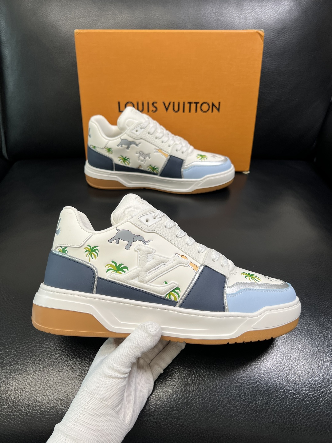 Lv 高品质 顶级工艺品 路易威登，运动板鞋专柜同步，鞋面意大利进口，高品质拼接缤纷色彩复杂工艺品，进口