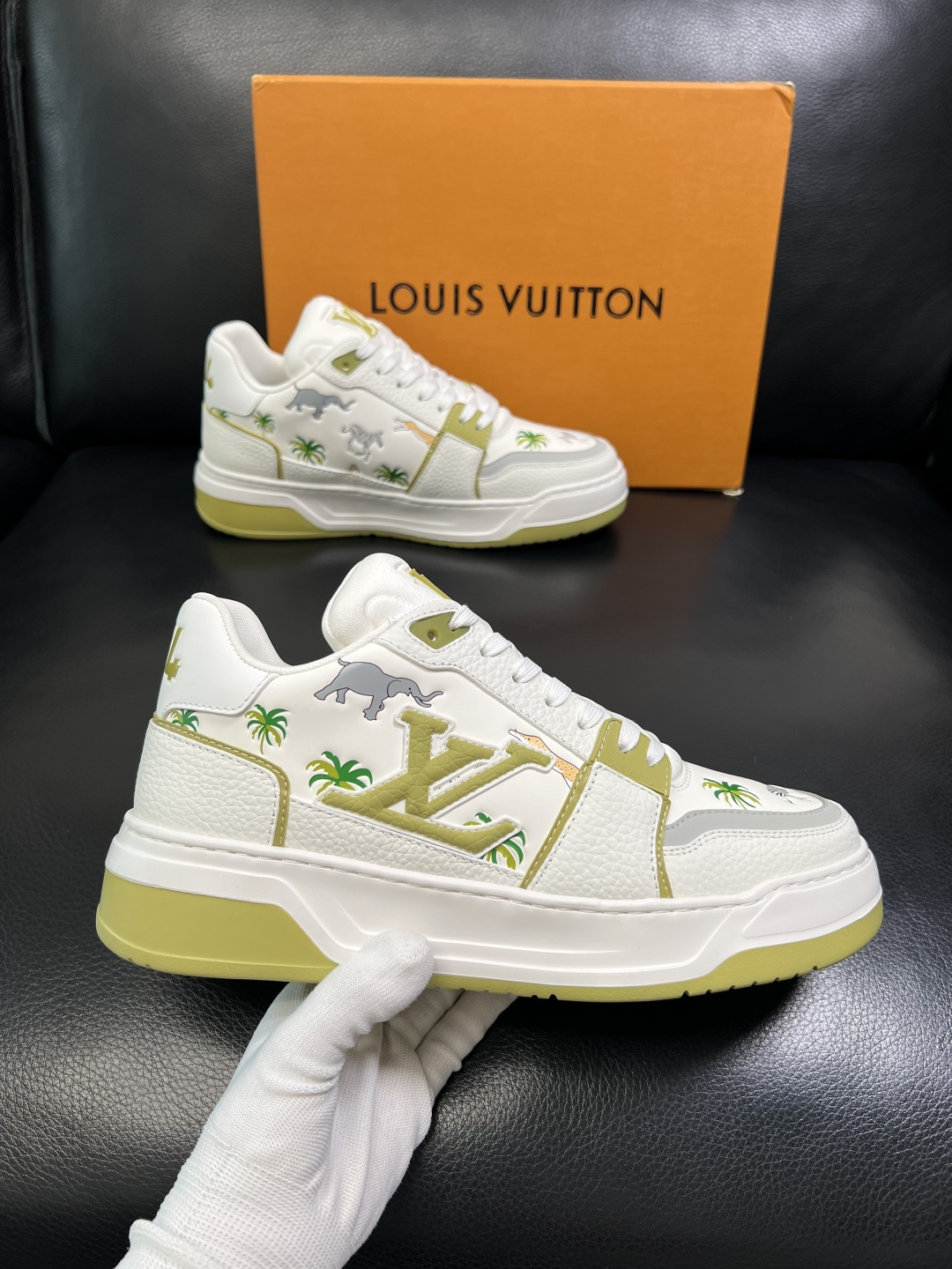 Lv 高品质 顶级工艺品 路易威登，运动板鞋专柜同步，鞋面意大利进口，高品质拼接缤纷色彩复杂工艺品，进口