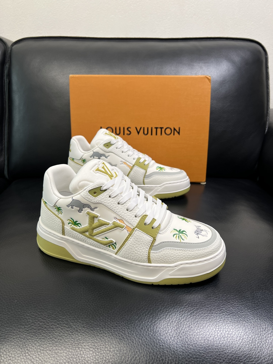 Lv 高品质 顶级工艺品 路易威登，运动板鞋专柜同步，鞋面意大利进口，高品质拼接缤纷色彩复杂工艺品，进口