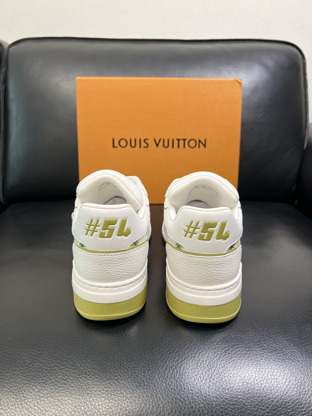 Lv 高品质 顶级工艺品 路易威登，运动板鞋专柜同步，鞋面意大利进口，高品质拼接缤纷色彩复杂工艺品，进口