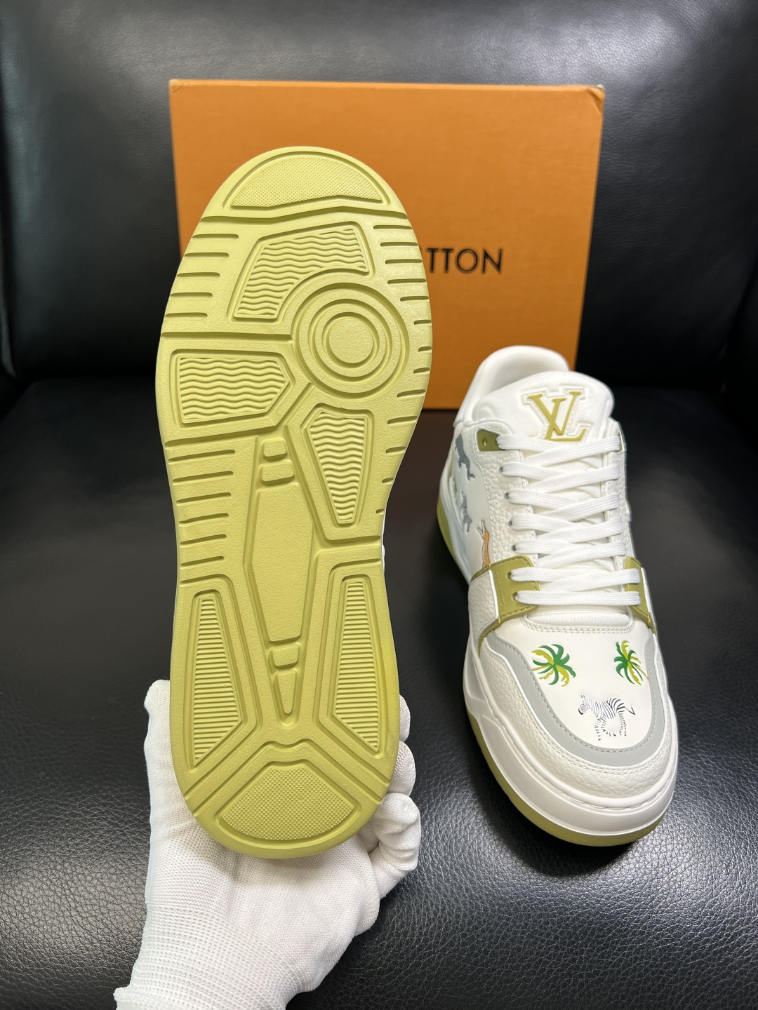 Lv 高品质 顶级工艺品 路易威登，运动板鞋专柜同步，鞋面意大利进口，高品质拼接缤纷色彩复杂工艺品，进口