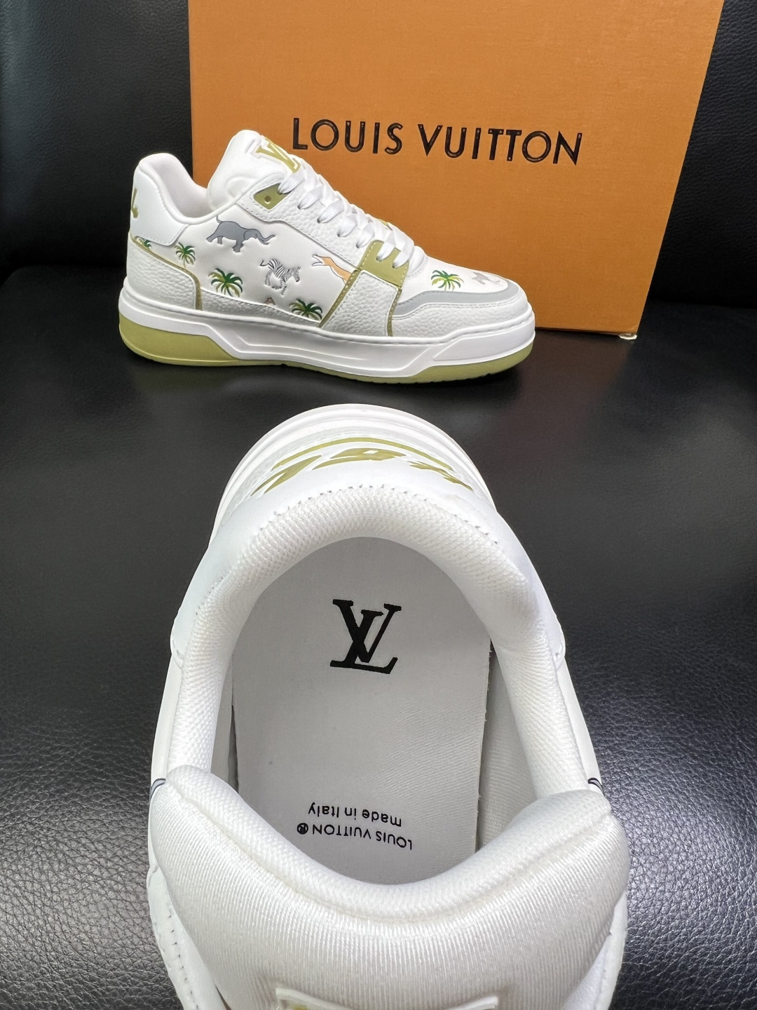 Lv 高品质 顶级工艺品 路易威登，运动板鞋专柜同步，鞋面意大利进口，高品质拼接缤纷色彩复杂工艺品，进口