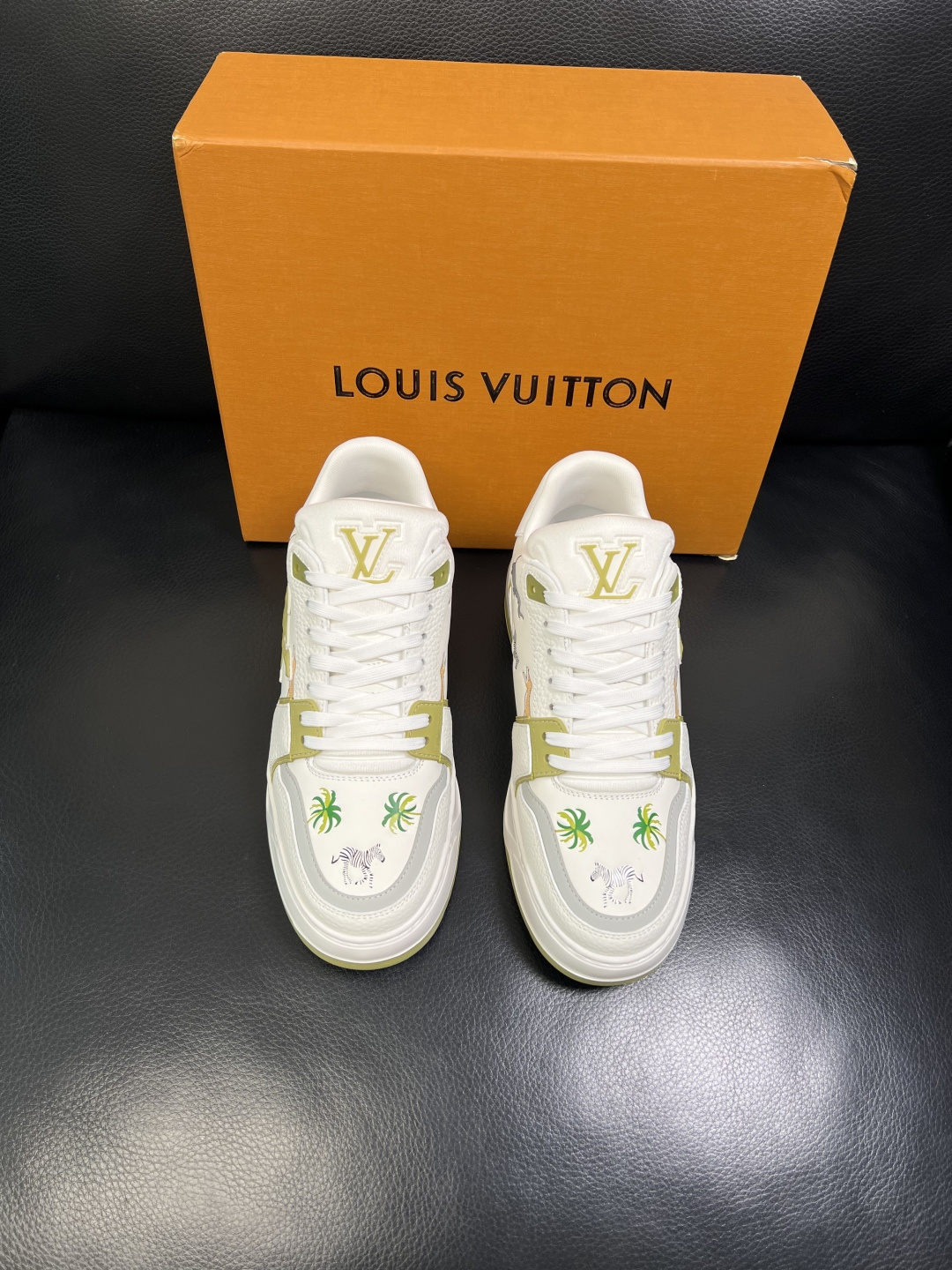 Lv 高品质 顶级工艺品 路易威登，运动板鞋专柜同步，鞋面意大利进口，高品质拼接缤纷色彩复杂工艺品，进口